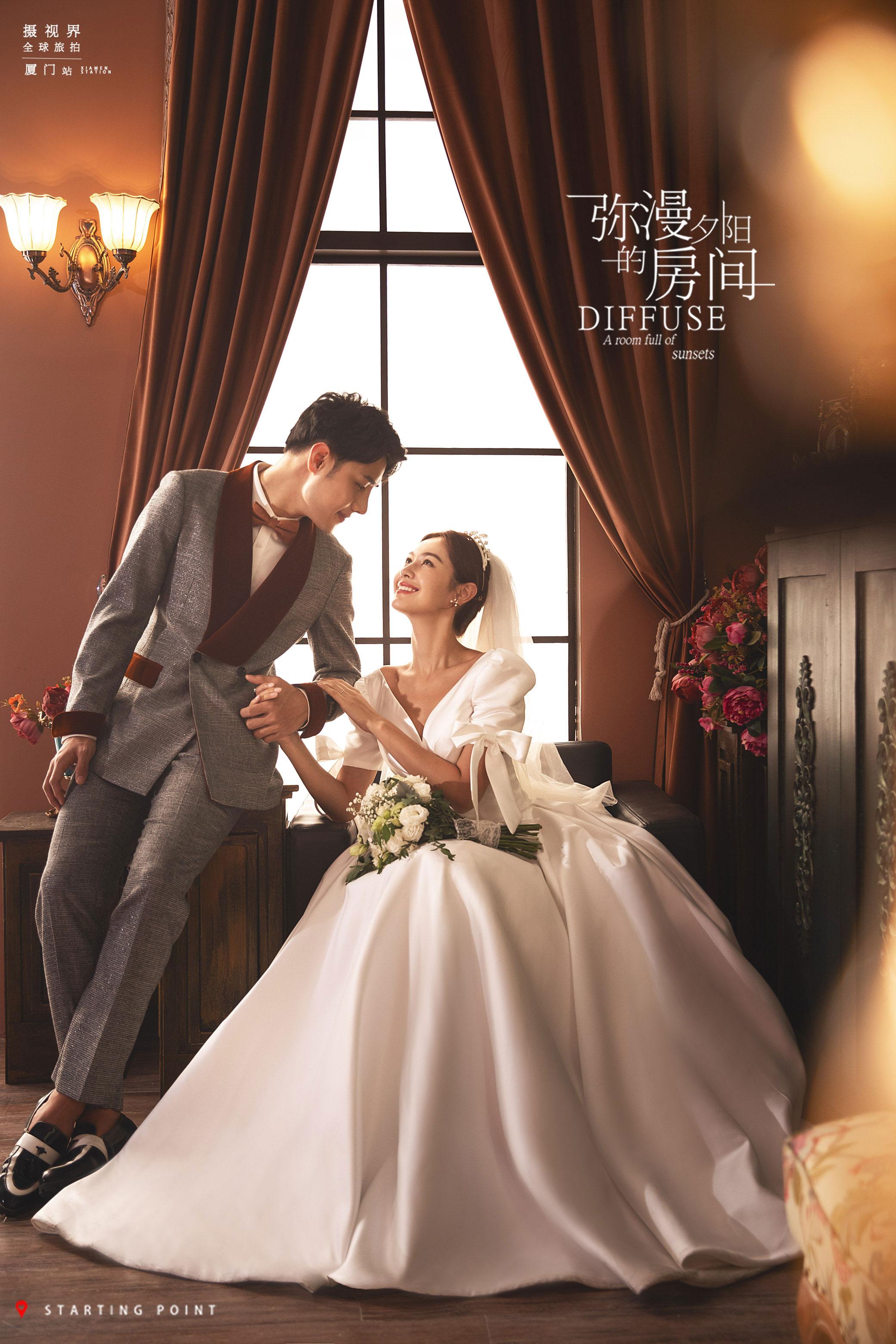 给你想要的旅拍婚纱照高级感这款厦门轻复古法式缎面婚纱千万别错过