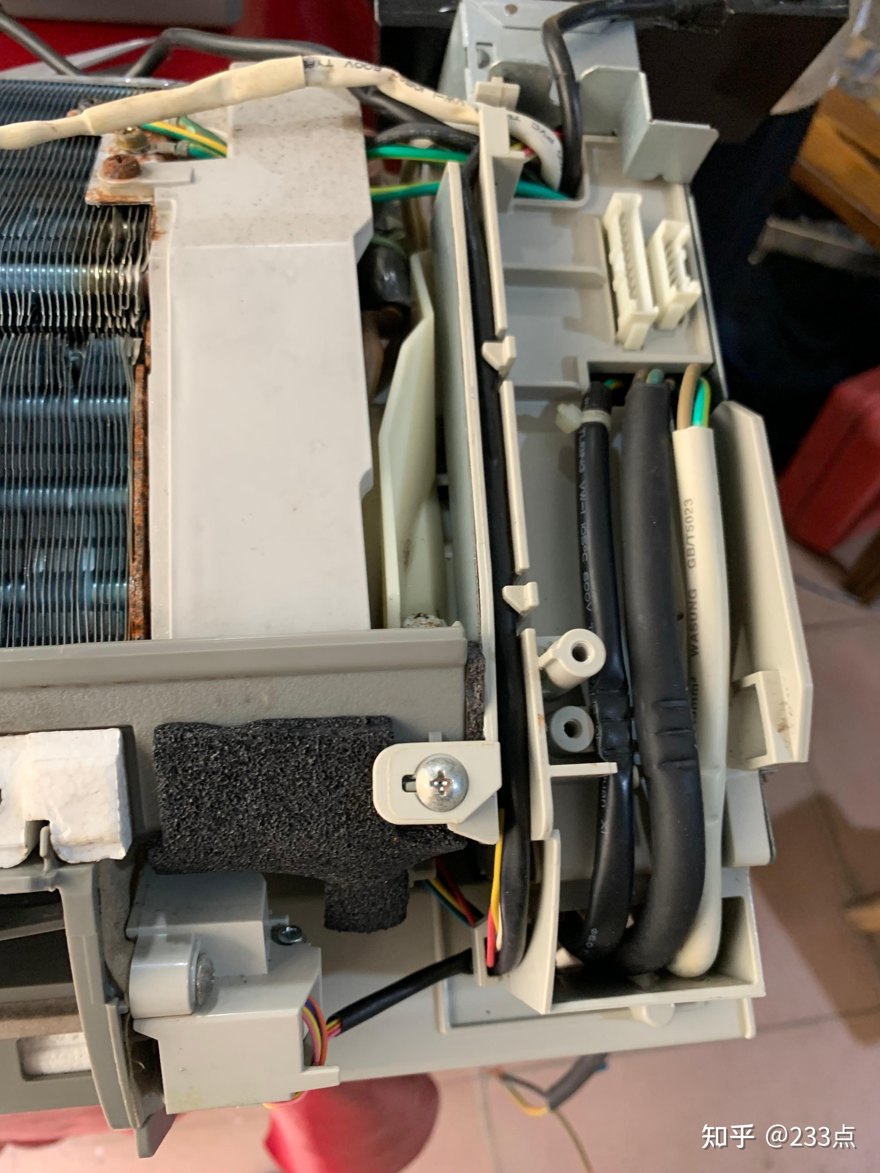 属于转速比较高的类型,相比之下,此前拆解的松下30w直流电机转速为