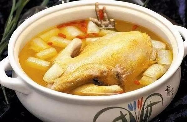 月子里煲鸡汤你选公鸡还是母鸡