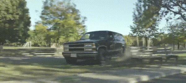 《偷天盗日》年度R级爽片！一只猫引发黑白两道大乱斗！