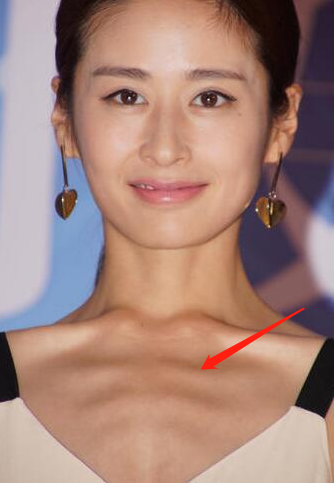 杨幂晒漫画腰引争议,张柏芝肚子凸起被嘲,明星身材管理太难!