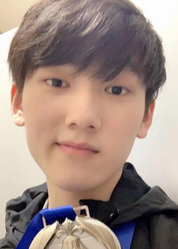 lpl新一代人气王s10后阿水首播832万人围观狂收3855w礼物