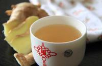 姜蜂蜜泡水喝有什么作用(姜泡蜂蜜的功效与作用及吃法)