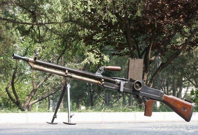 捷克zb26机枪能虐歪把子机枪吗