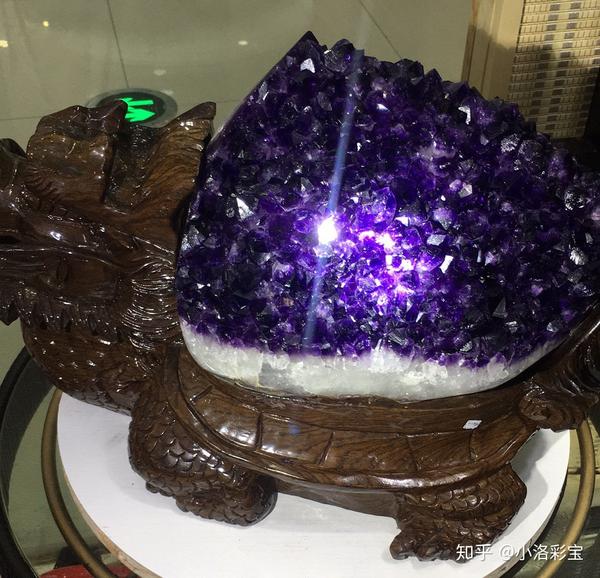 紫水晶洞的功效和寓意 以及紫晶洞的选择 紫晶洞的价格讲解 紫水晶洞的寓意和象征 柏然网