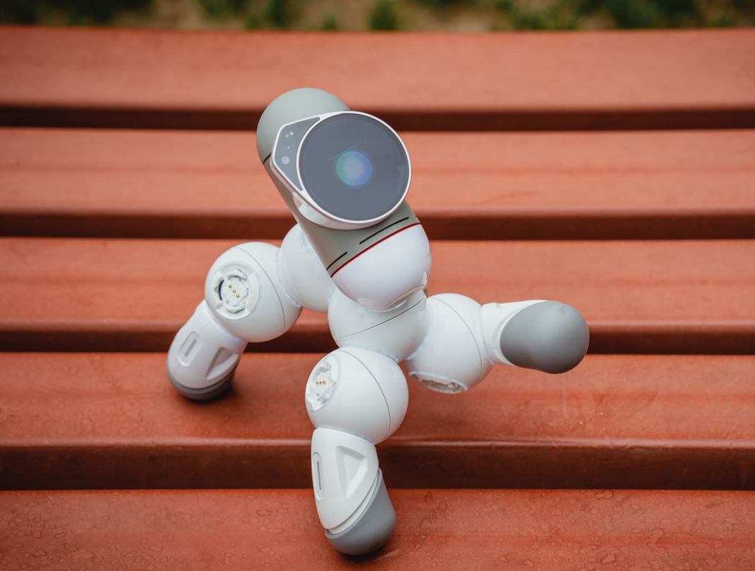 新型儿童多功能益智机器人可立宝