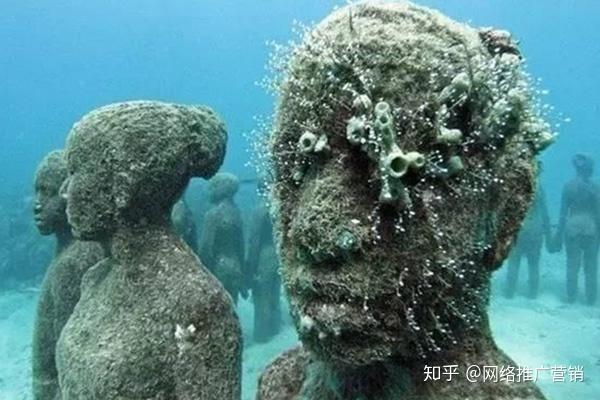 云南神秘湖泊，在湖面游泳划船的人都不知道湖底竟然是这样！ - 知乎