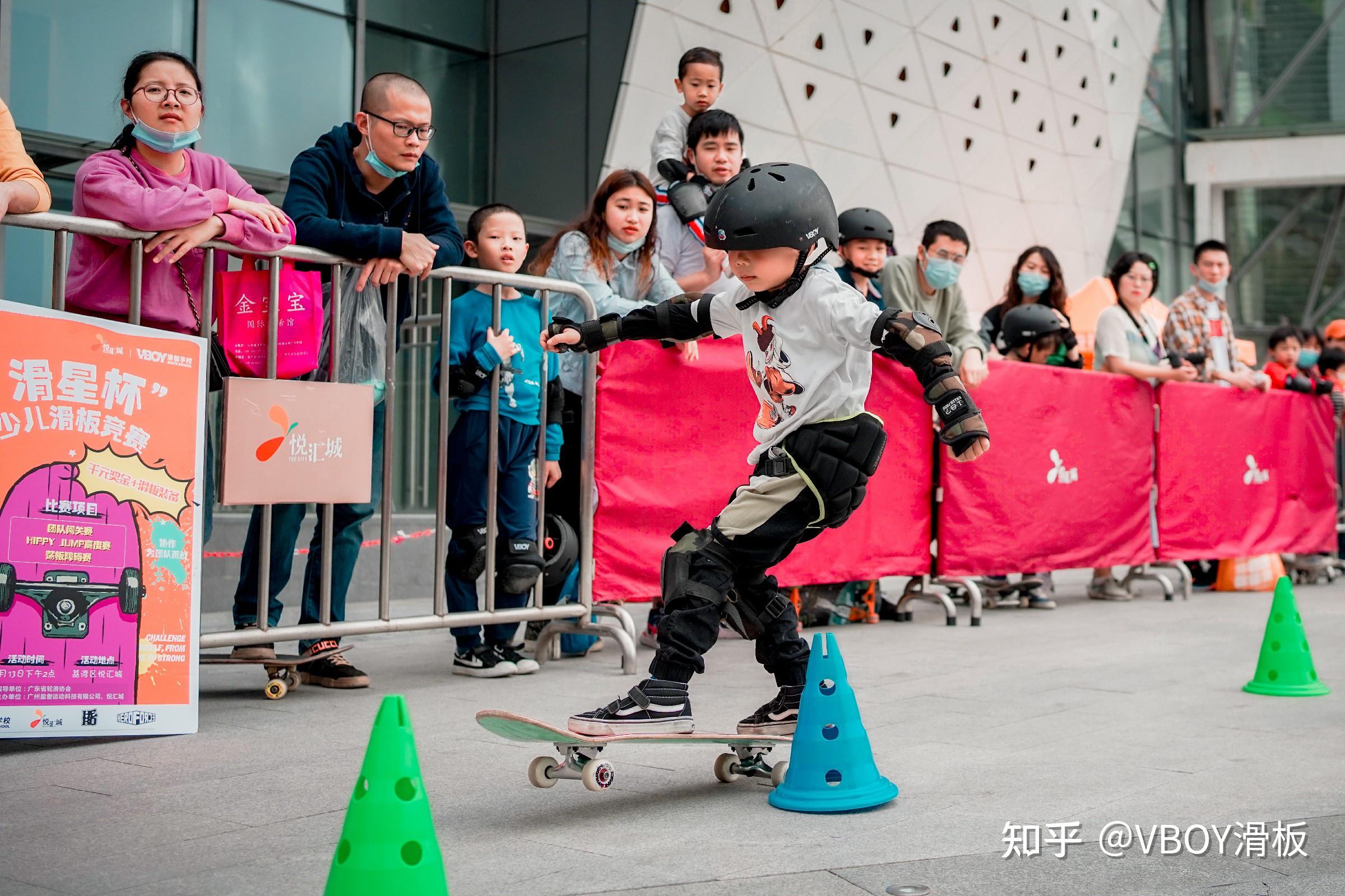 中国强则国强00后滑板竞赛萌萌来袭