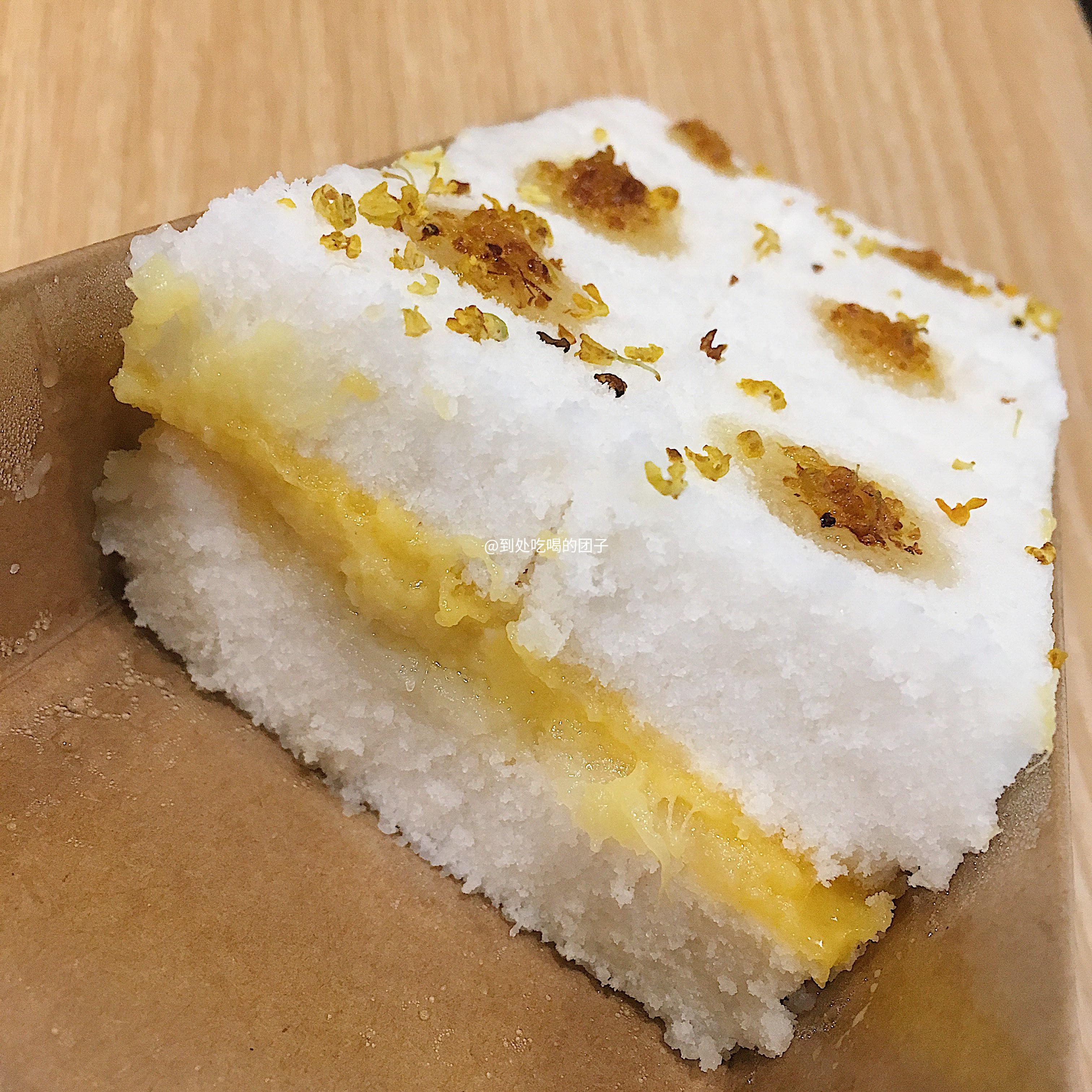 上海南大门米糕榴莲芝士桂花糕红豆打糕和芒果球