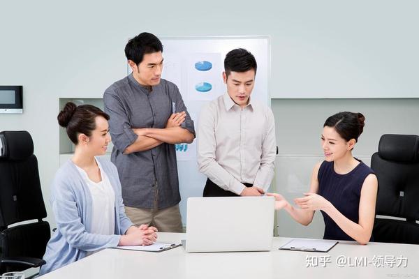 分析教练组如何最大化发挥詹姆斯与戴维斯的双核效应