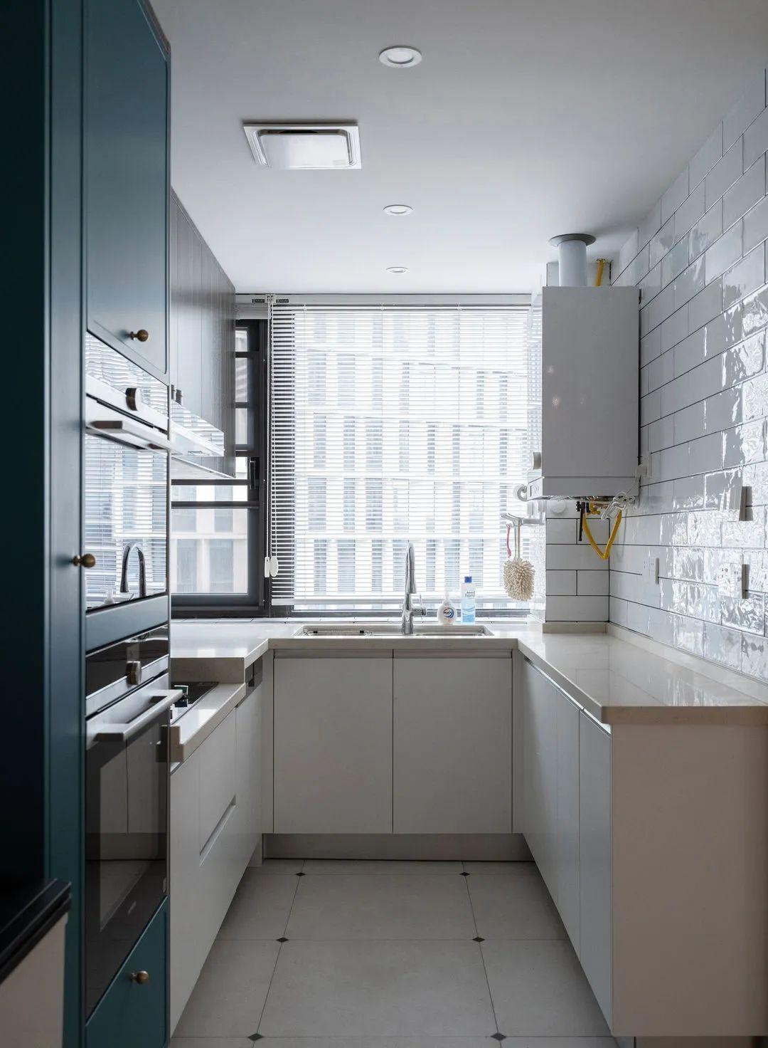 高低台的参数大概了解之后,我们将它与厨房台面布局相结合,不同户型