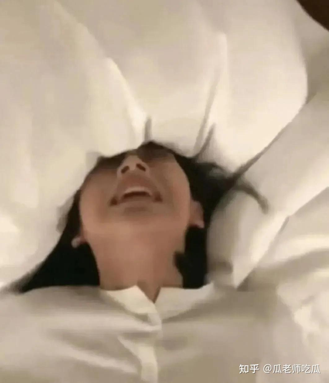 小羊没烦恼吃瓜