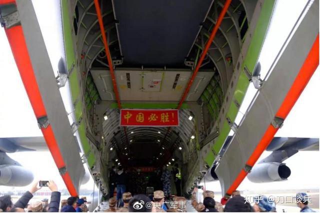 机舱就要靠车辆自己的动力,即危险又不可靠,效率极低,运-20只要开动机