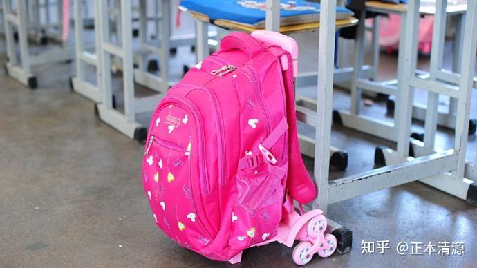 存在有毒危险化学品短链氯化石蜡暴露风险,而有关书包的国家标准并没