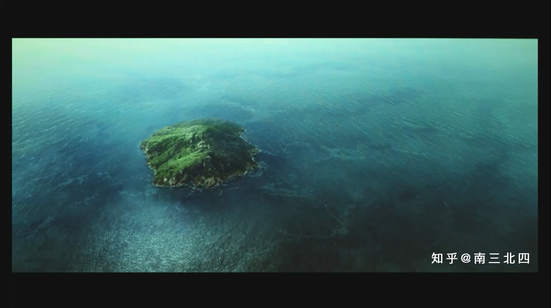 推销的景点和之后被困的小岛很像在半截船上黄渤和舒淇单独相处时