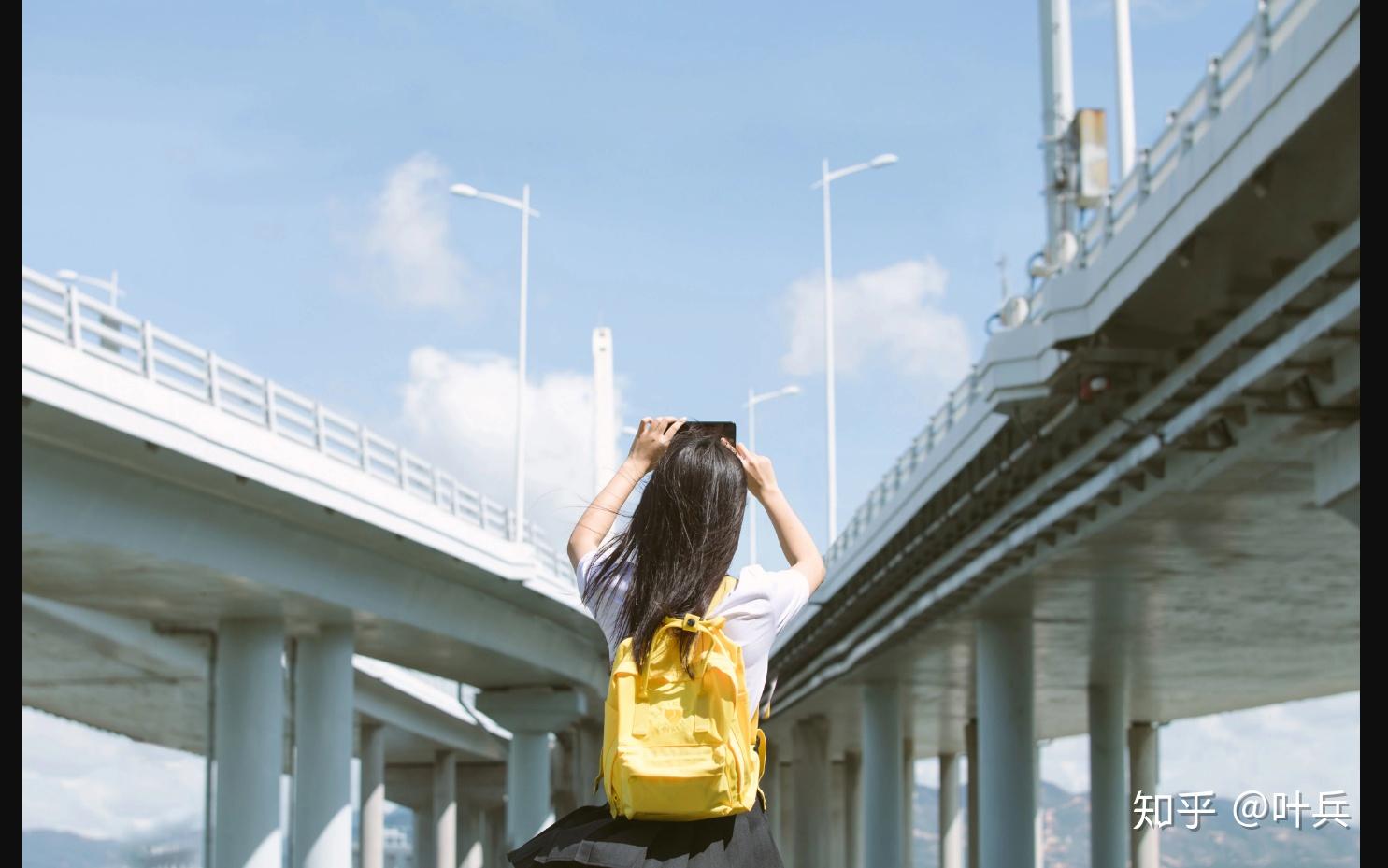 怎么才能得到qq空间的背景图片啊