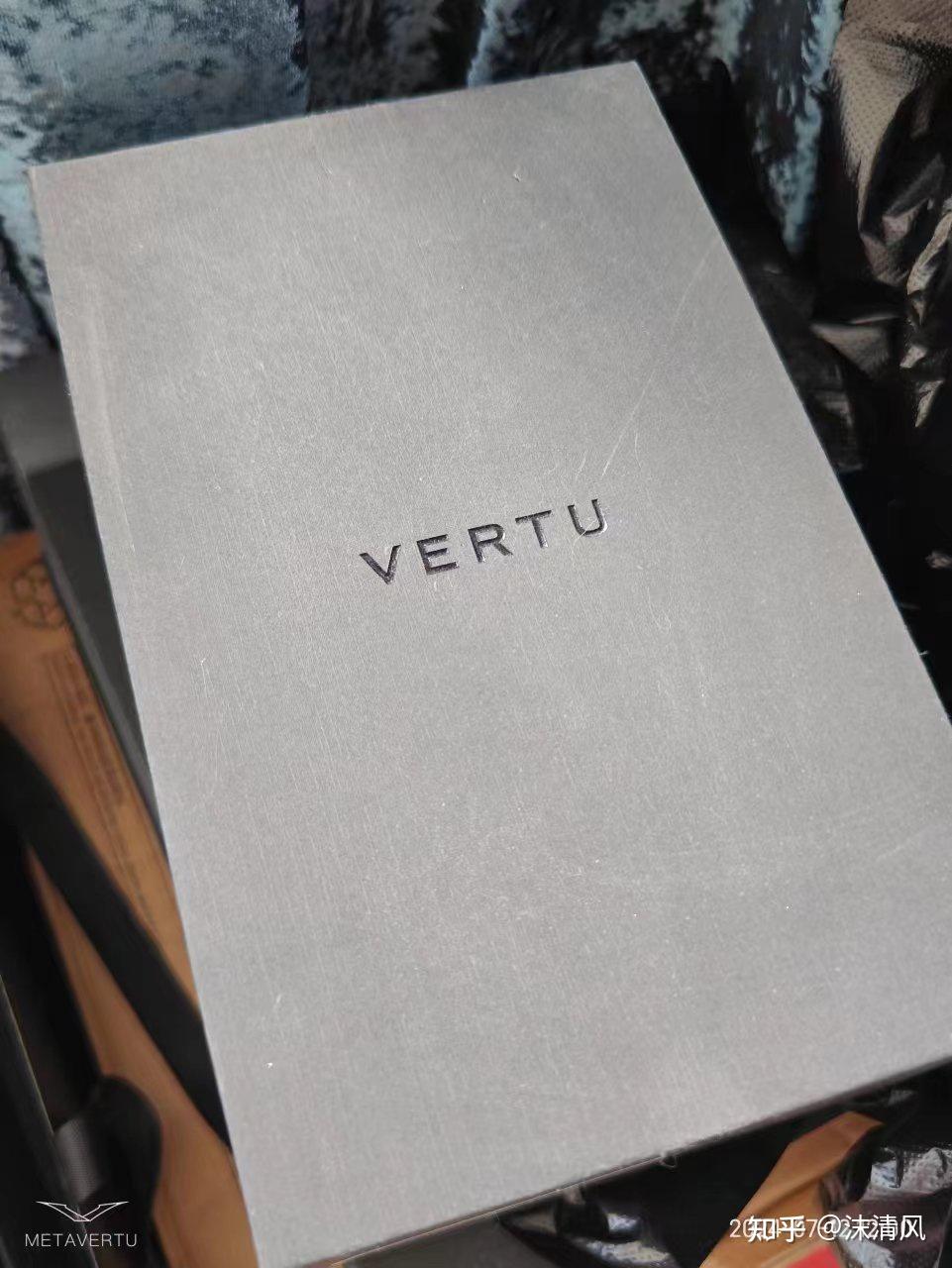 黄女士满怀期待地在成都 skp 购入了一部威图手机,本以为高端的价格能