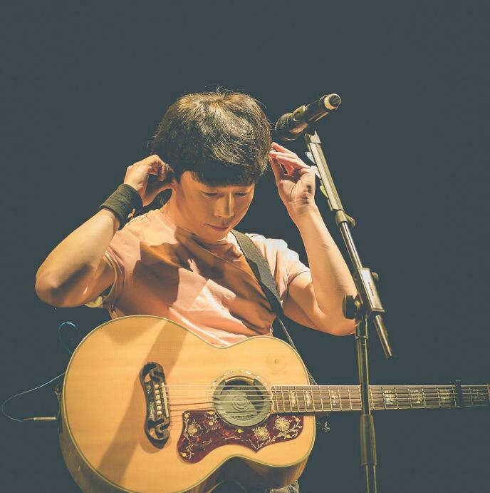 为什么民谣歌手的颜值普遍低?