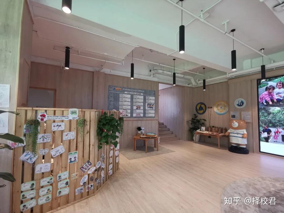 (维多利亚幼儿园丽林校区图)(维多利亚幼儿园丽林校区教室图)在师生