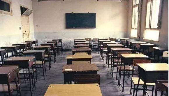 上了一节魏晋陶渊明的《桃花源诗》,当时学校为了增长教师们的知识