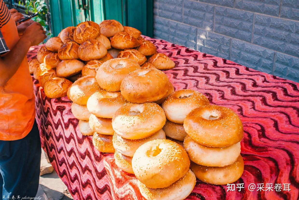 新疆伊宁漫步喀赞其民俗旅游区感受异域风情与宁静时光