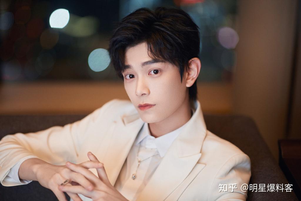 但资源一点也不缺,前不久月光变奏曲开播之后片方和双方主演团队都买