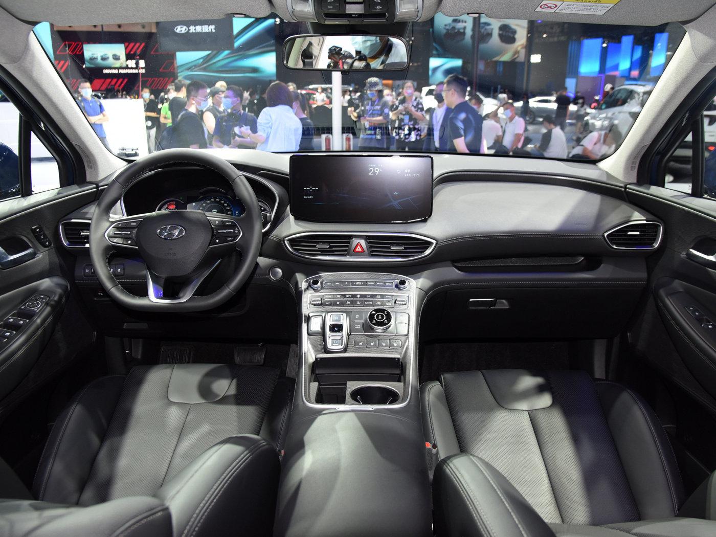 成都车展速报定名第四代胜达旅行家新款现代胜达发布