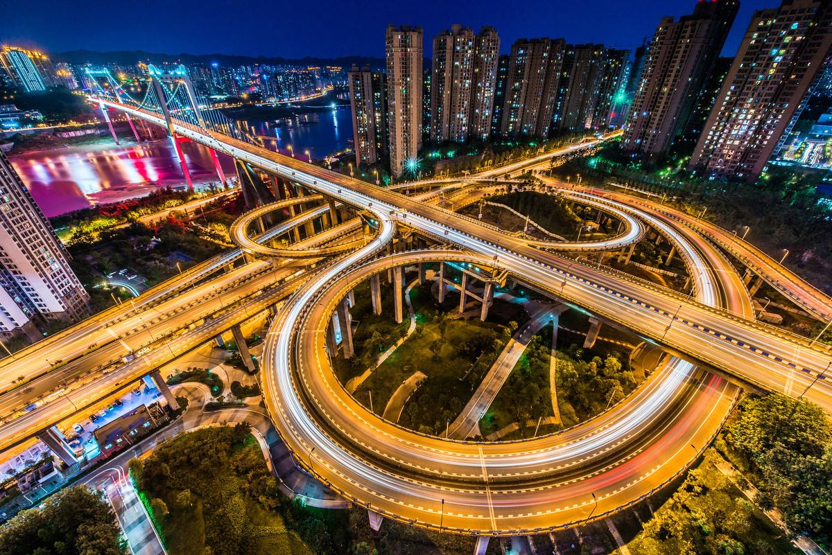 很多朋友初次来重庆,总会感叹"重庆交通太魔幻了!