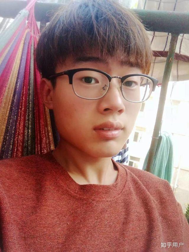网恋对象一个月了挺喜欢他的昨天他突然发自拍给我觉得他长的丑怎么办