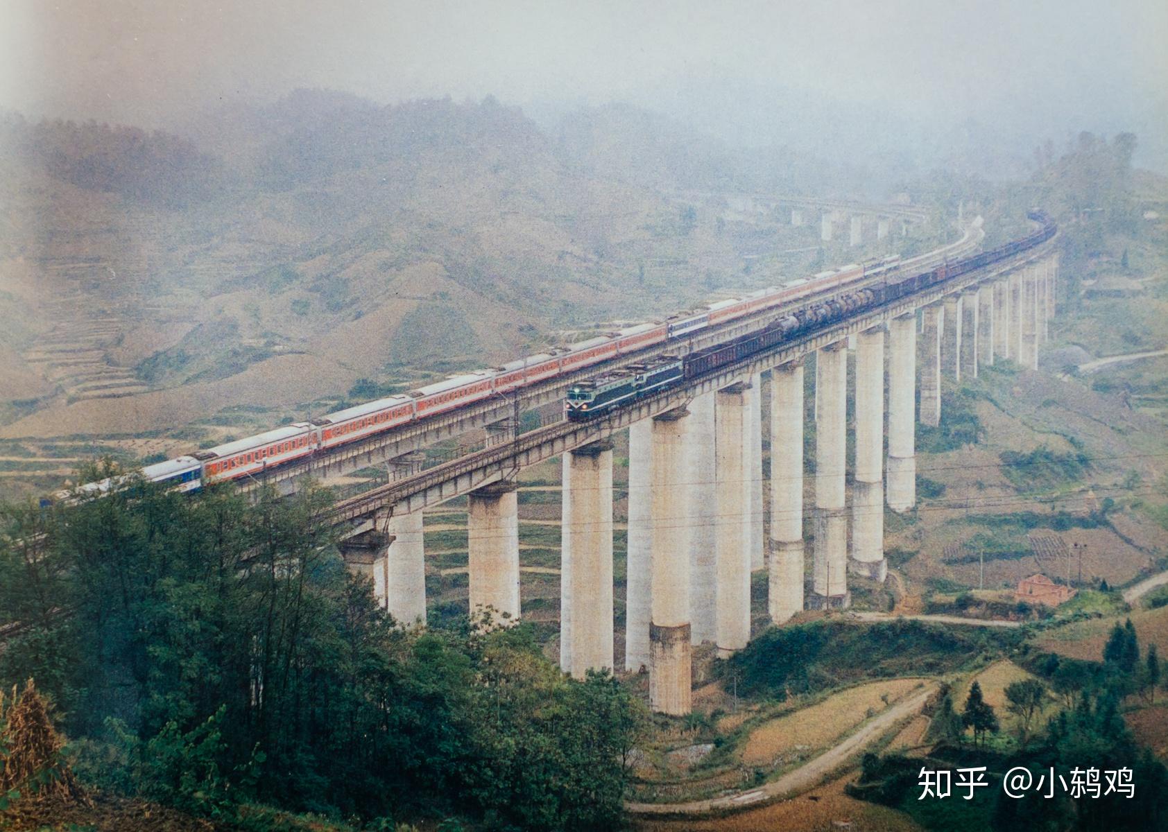 车辆段,选址在贵阳市二戈寨,当时贵州刚刚修通第一条铁路:黔桂铁路