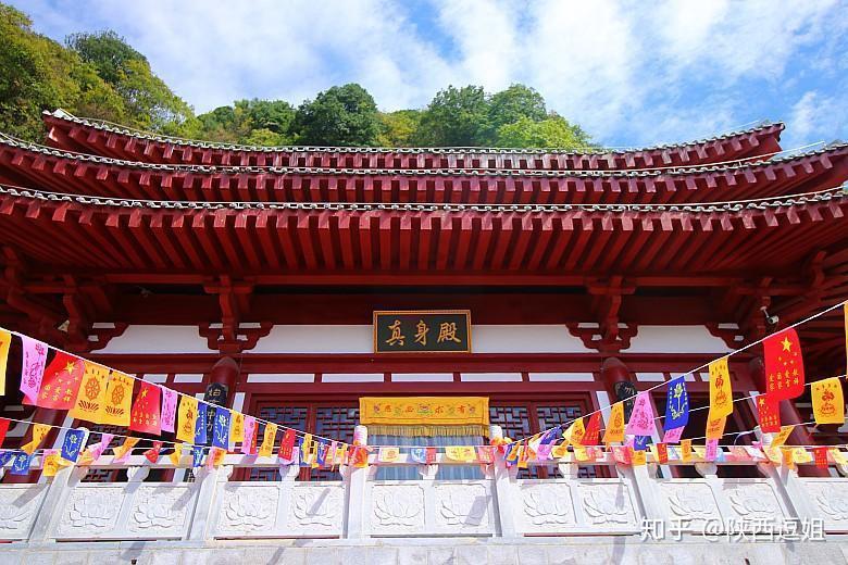 金秋醉美南宫山让你置身于仙境赏叶攀岩看云海