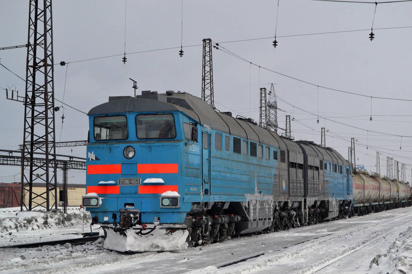 铁道科普边生产边改进的2te116型内燃机车