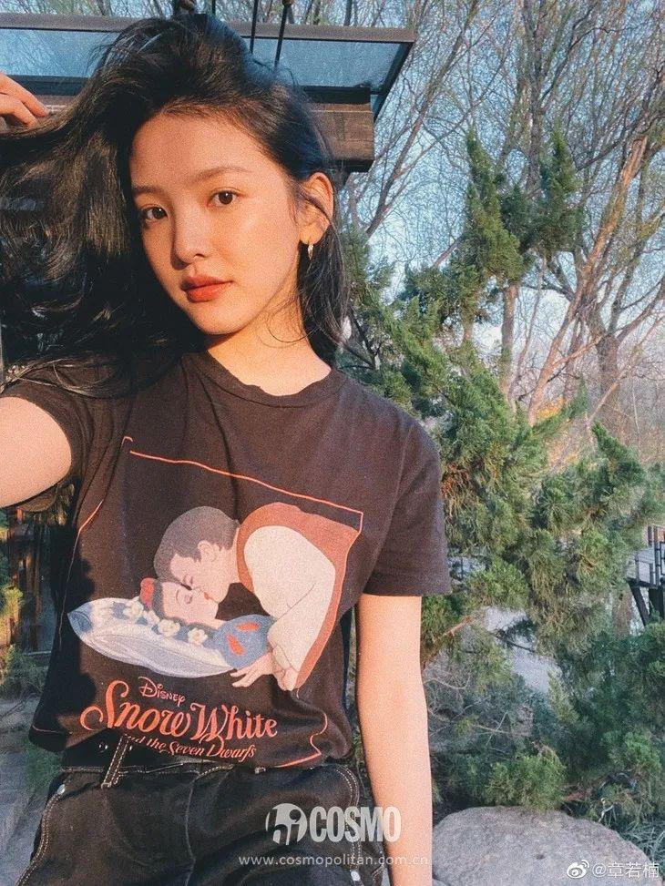 娜比最新私服上线,想扮酷需要一件黑色t恤