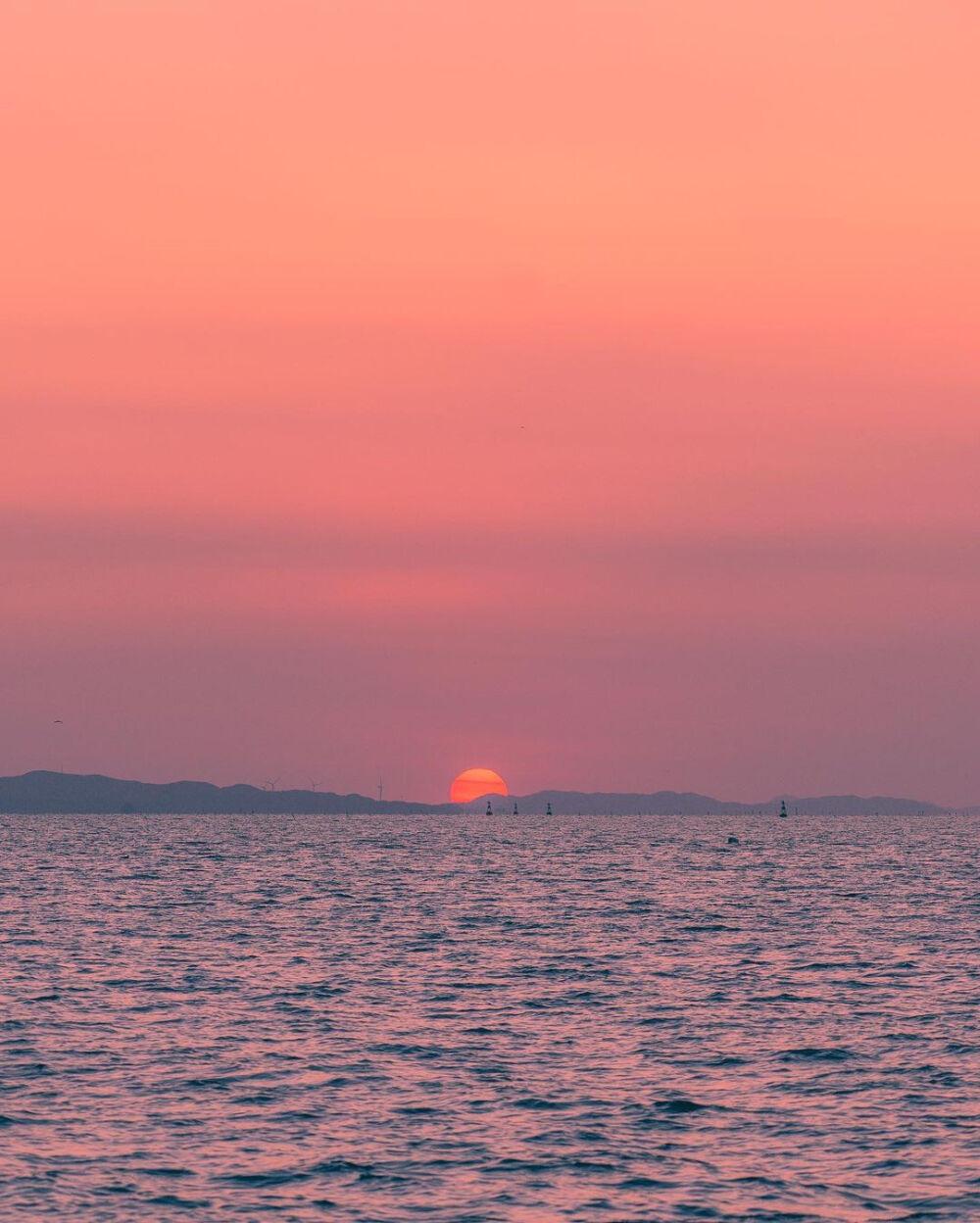 有哪些好看的黄昏下海边的背景图?