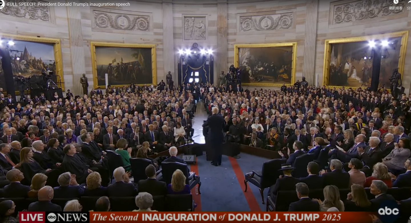 特朗普就职演讲时面前的两块透明塑料板是提词器吗？ - 知乎