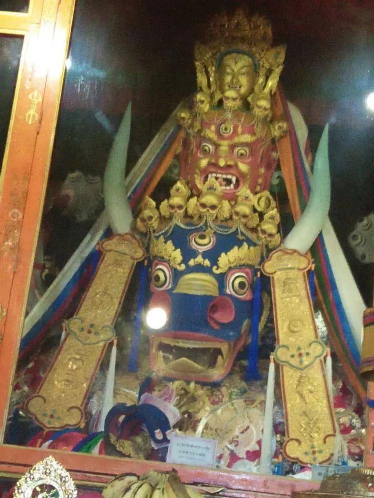 哲蚌寺密宗院大殿和特别的大威德金刚