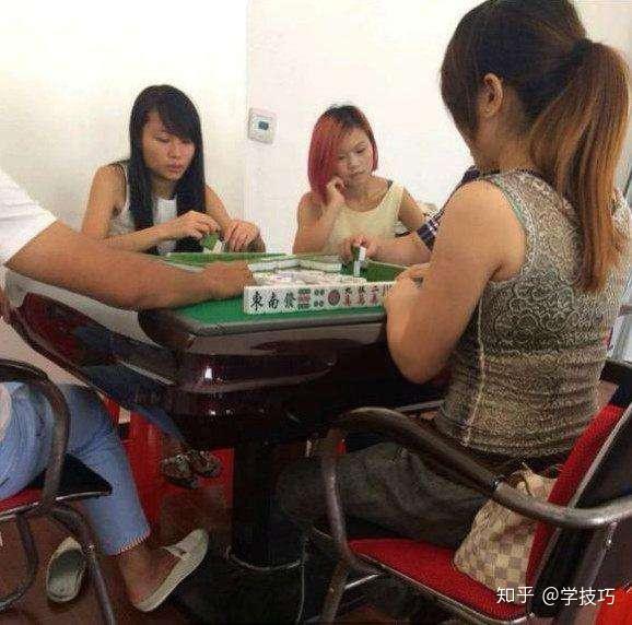 一男一女打牌啥意思图片