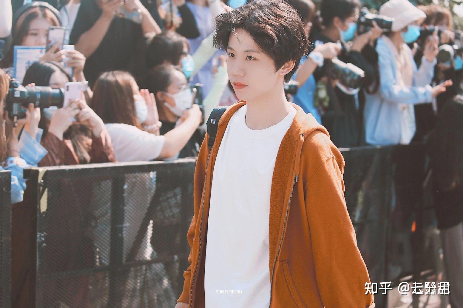 想收集胡宇桐的各种壁纸