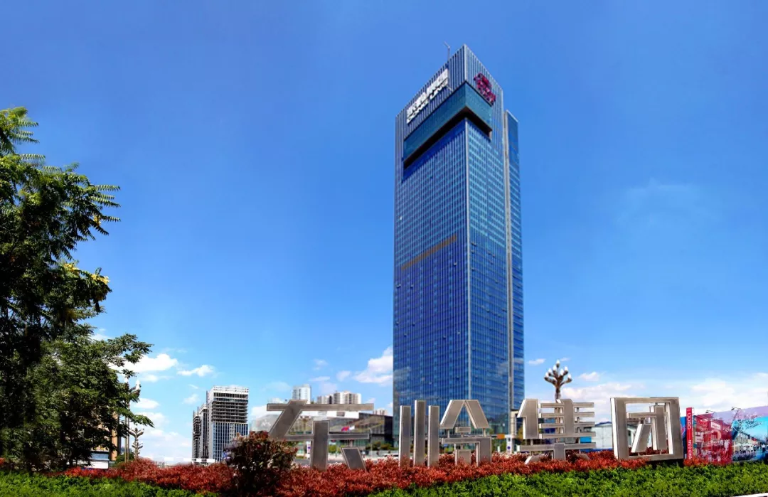 东岭集团办公楼位于宝鸡城市新地标国金中心内,全面推行绿色建筑施工