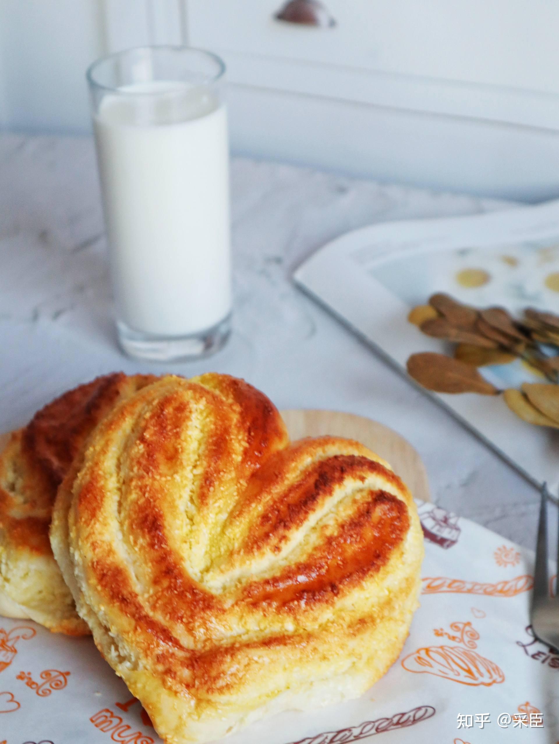 椰蓉面包的各种造型心形椰蓉面包