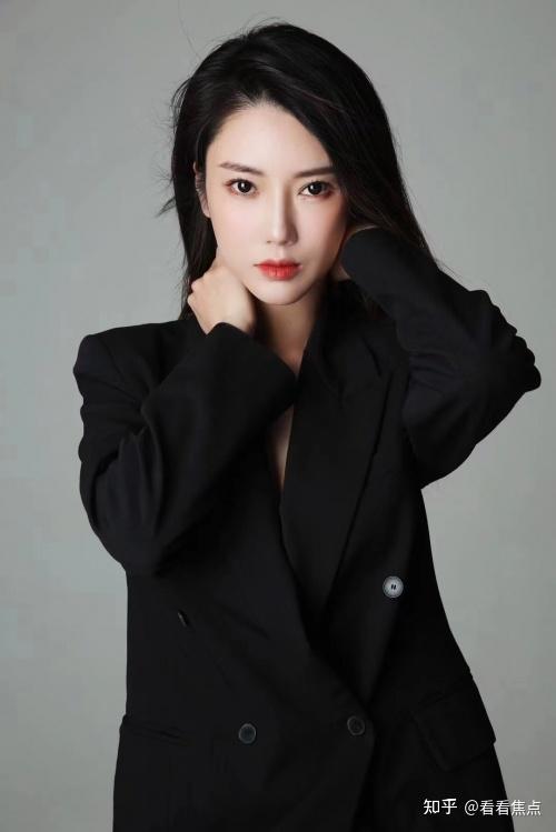 王玺主演灾难电影《食人鱼》热映 新角色热度拉满