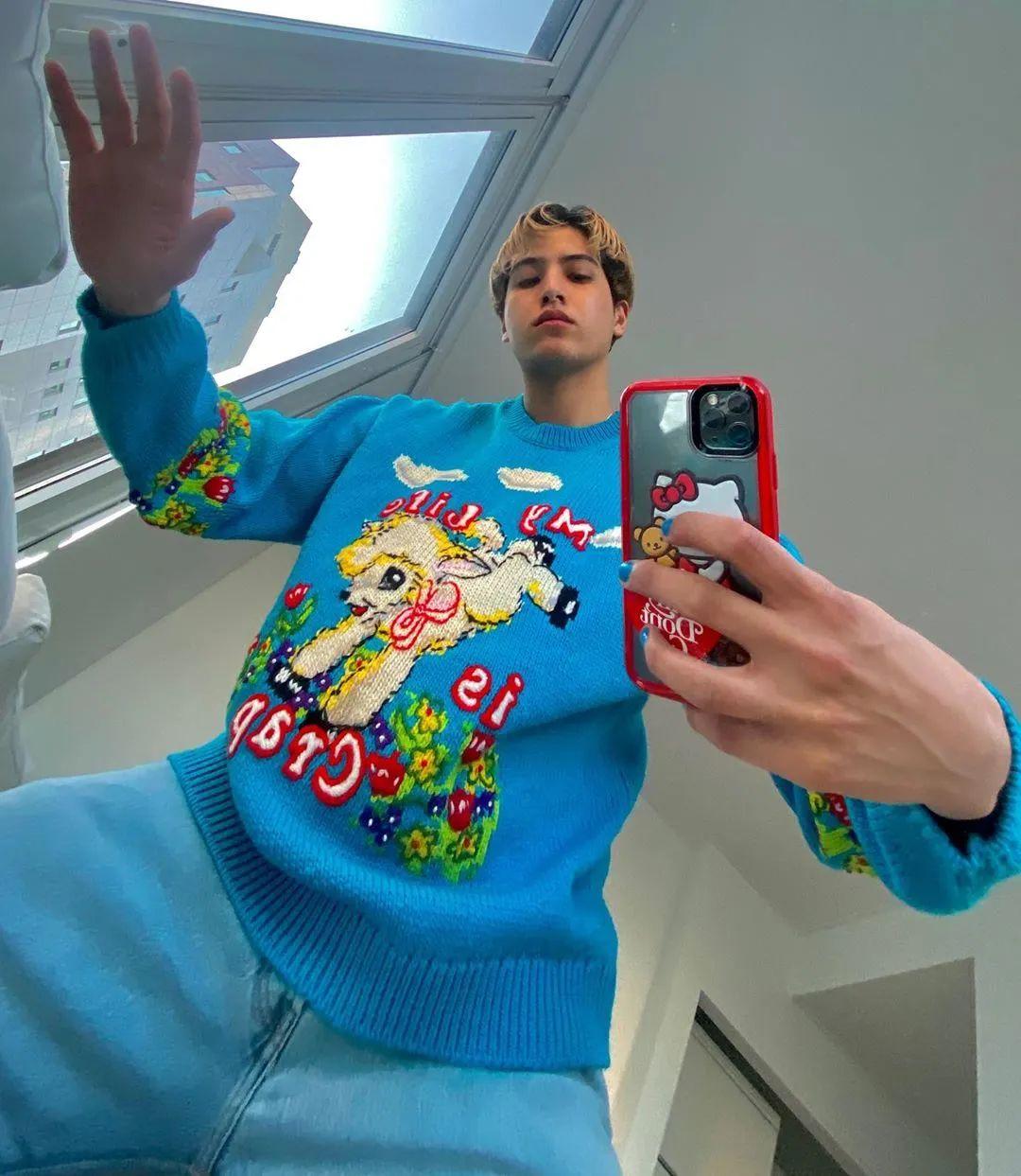 upopfunkyboy追星追成超级新星身高193的混血kol成名史