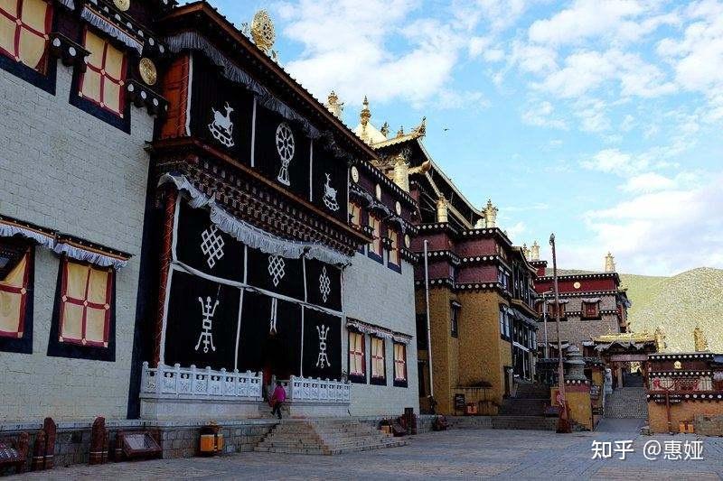 吉扎仓大致介绍72 吉扎仓是色拉寺最大的扎仓,面积1702平方米