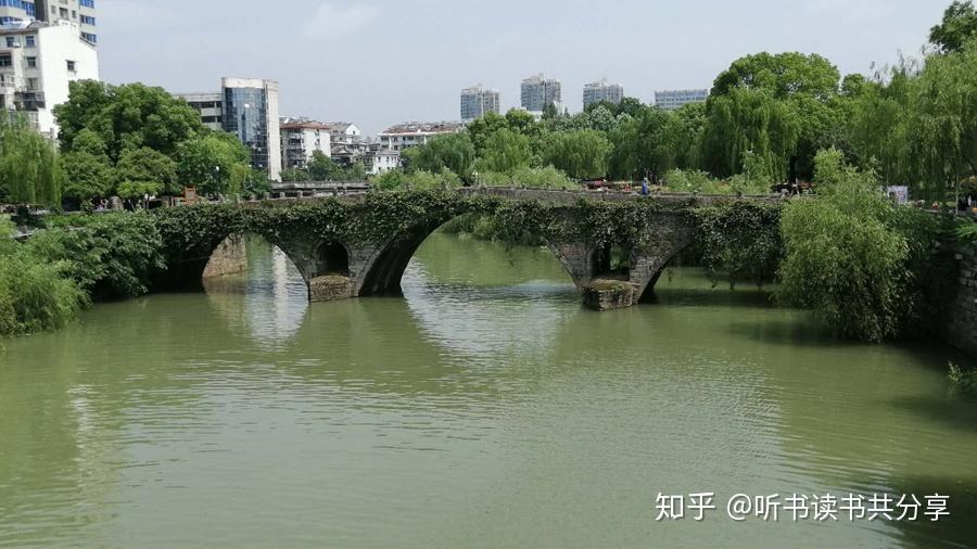 富阳恩波桥上有且只有三只石狮子