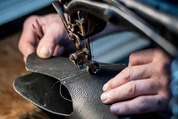 百年制鞋坊每一双鞋都是一体式结构和挪威缝满满的奢侈味道