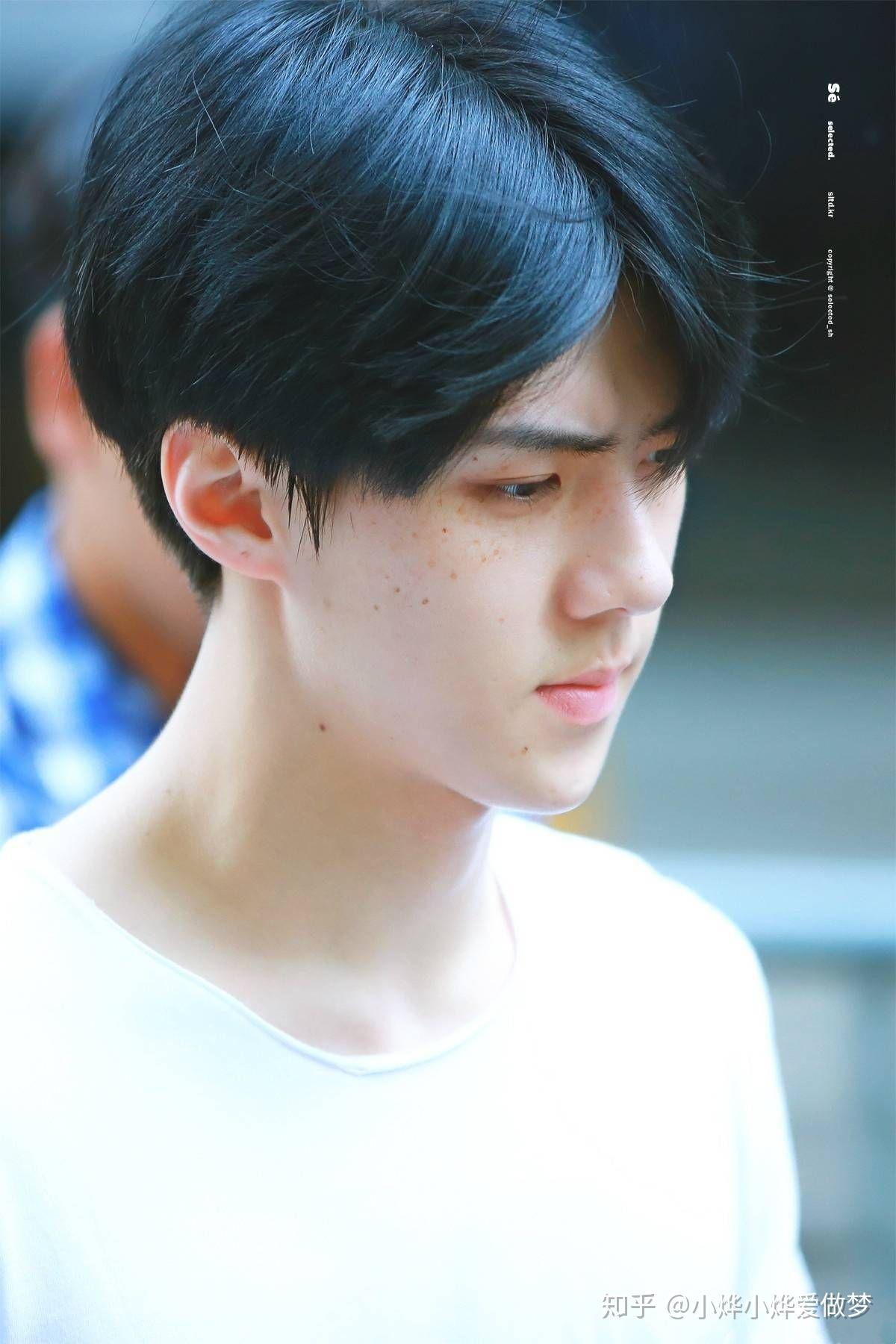 吴世勋是长残了吗…感觉脸越来越宽了,而且地包天也更明显了? - 知乎