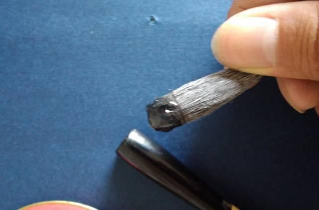 毛笔笔杆断裂笔头掉落的处理方法
