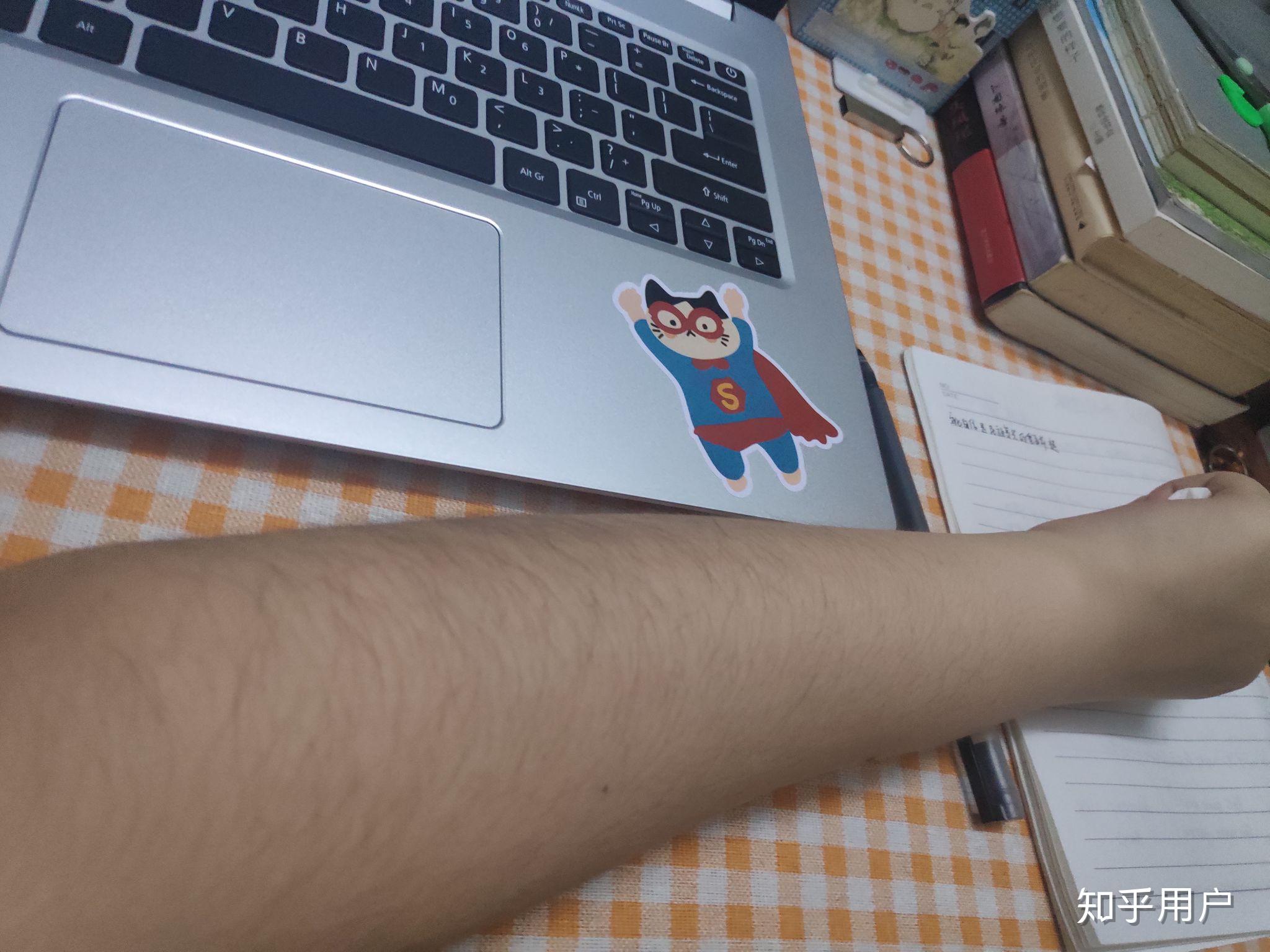 女生长浓密手毛是一种什么样的体验?