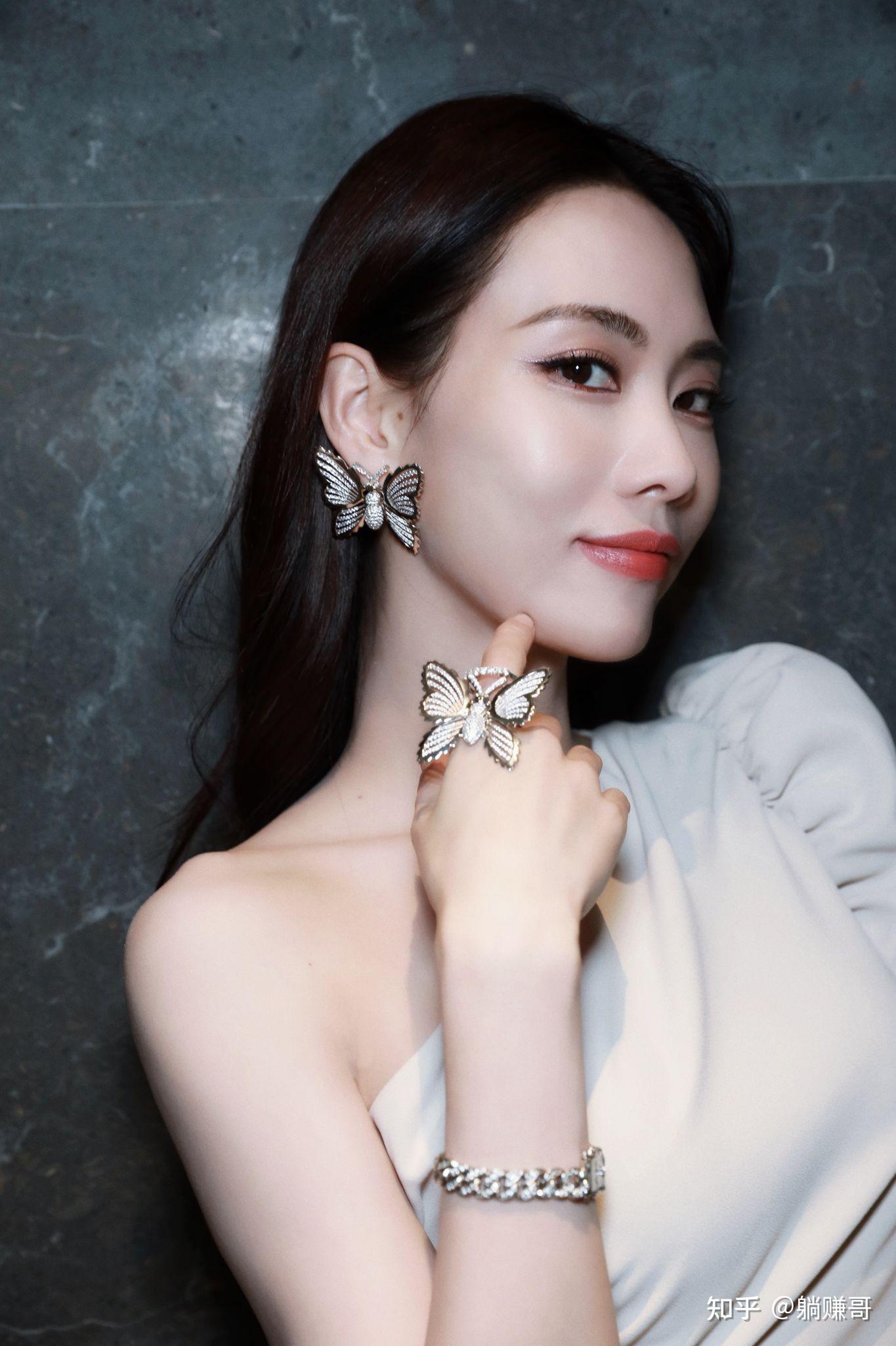 王霏霏美腿玉足壁纸