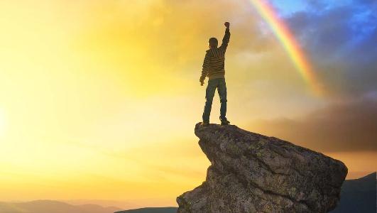 逆风的翅膀骄傲的飞翔